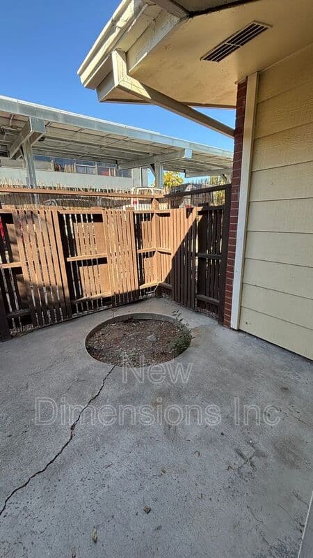 Reno House: 73 Vine Street