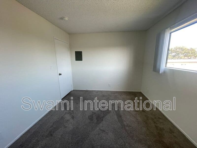 Inglewood Condo: 917 Enterprise Ave.