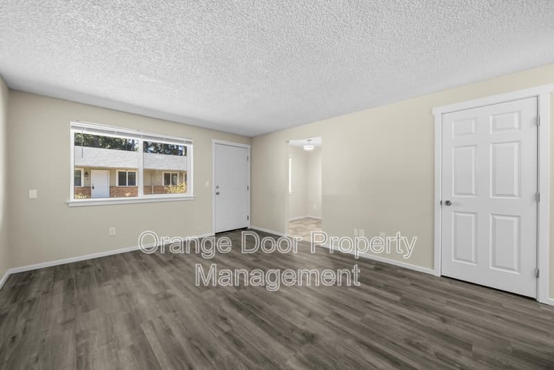 Puyallup Townhome: 12315 112th Avenue Court East
