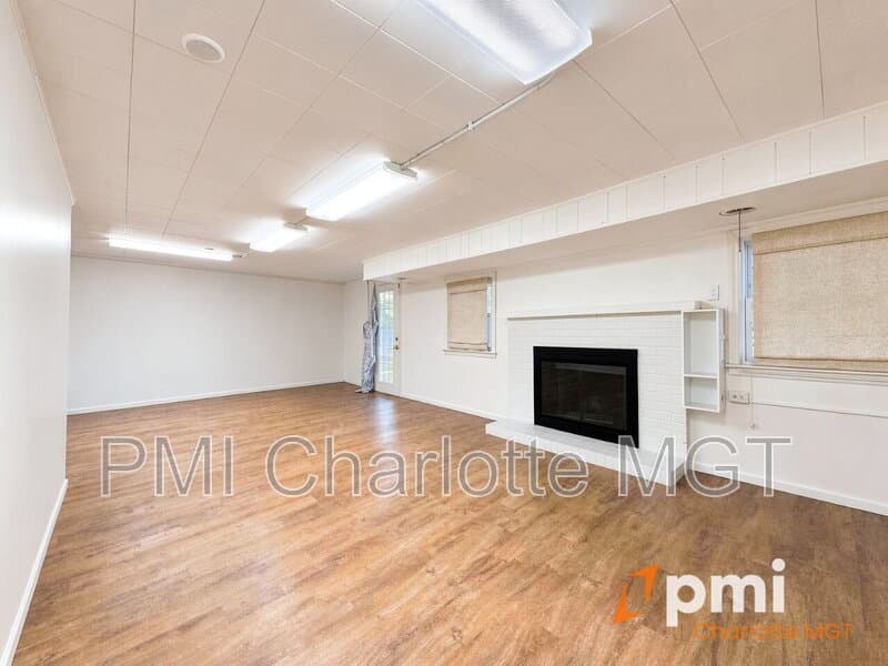 Charlotte House: 1140 Bevis Dr