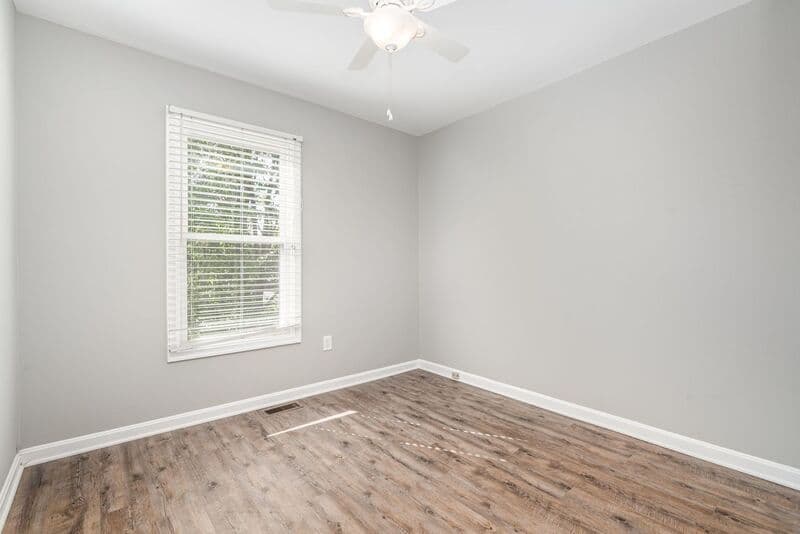 Fredericksburg House: 10701 Houck Dr
