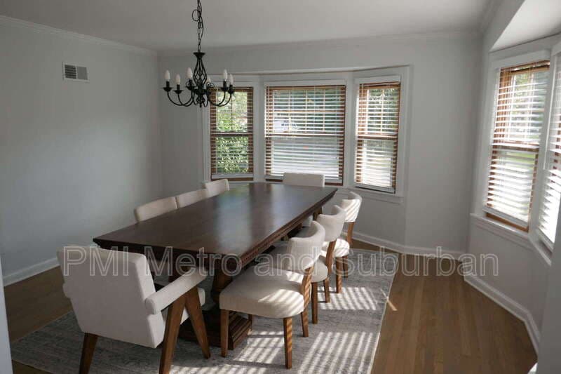 Des Plaines House: 984 Woodlawn Avenue