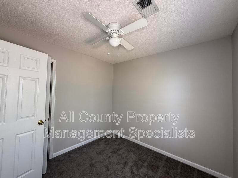 Columbia House: 5 Sterling Ridge Ct