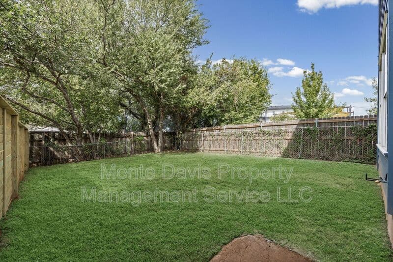 Austin Condo: 1802 Springdale Rd