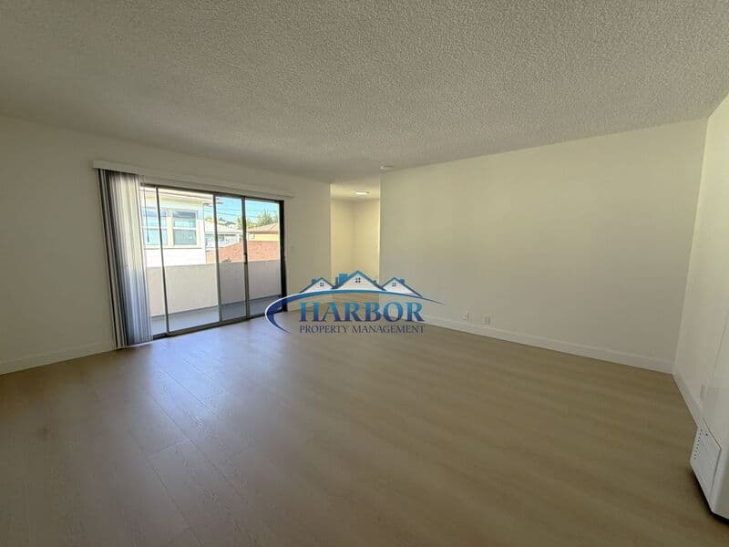 Inglewood Condo: 213 W Manchester Blvd