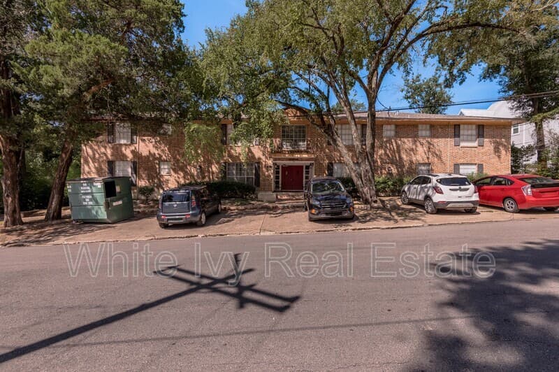 Huntsville Condo: 818 University Ave
