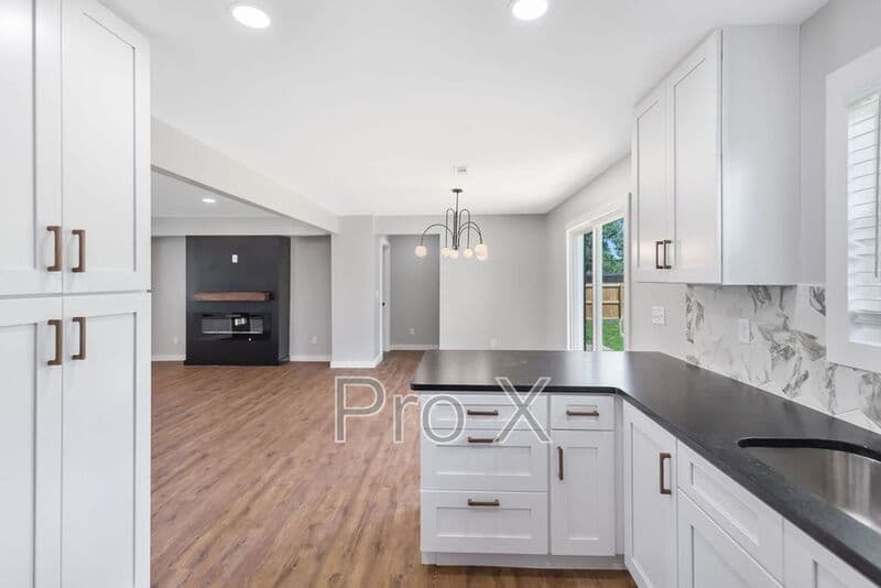 Bentonville House: 809 Carson Drive