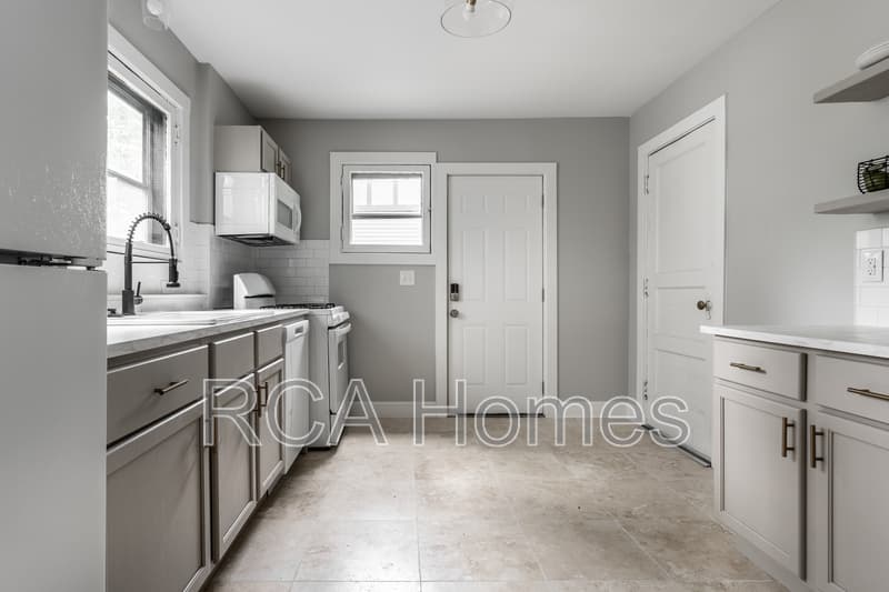 Indianapolis House: 3272 North College Avenue