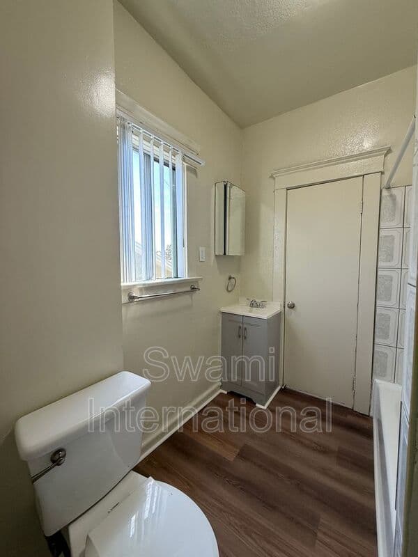 Los Angeles House: 1128 3/4 E. 49th St.
