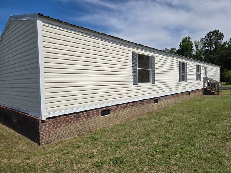 Fayetteville House: 2115 Cattail Cir