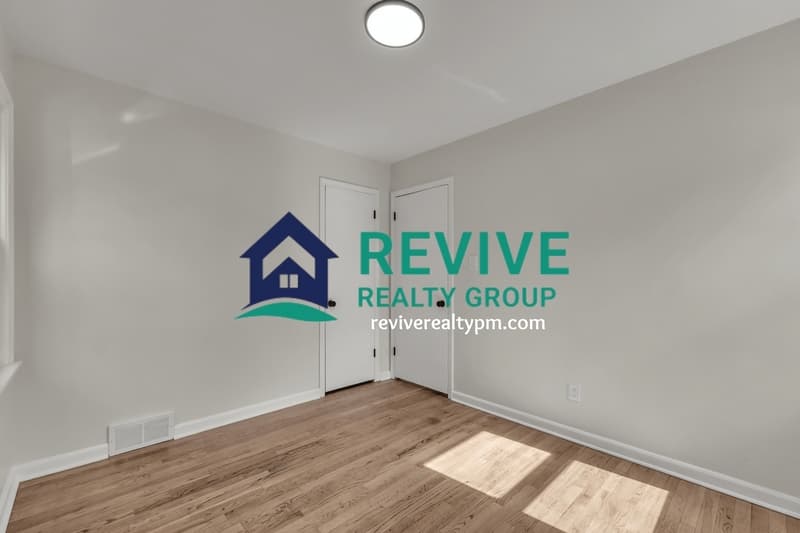 Garden City House: 31234 Barton Street