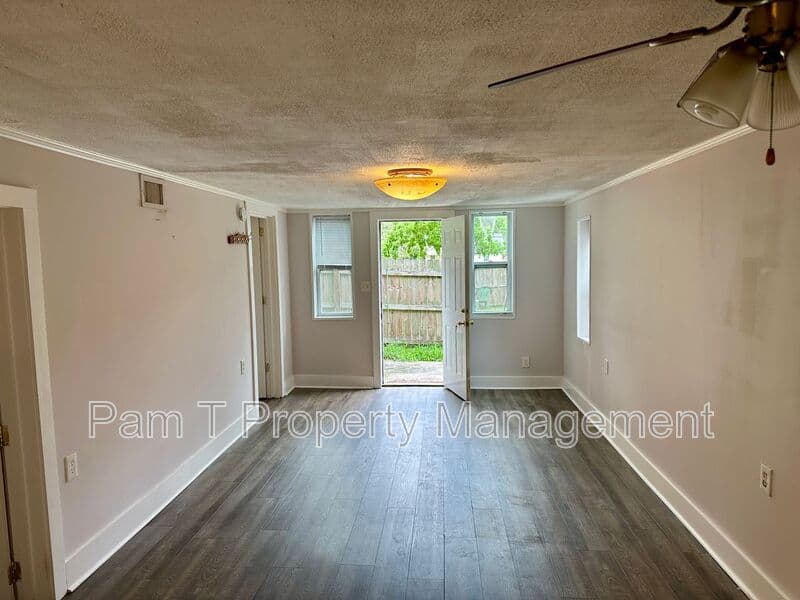 Garden City Condo: 75 Rommel Ave