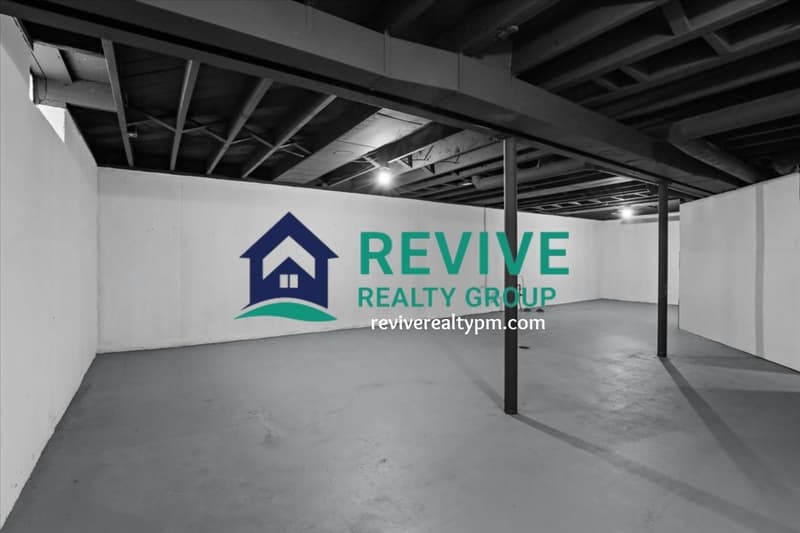 Roseville House: 28059 Floral Street