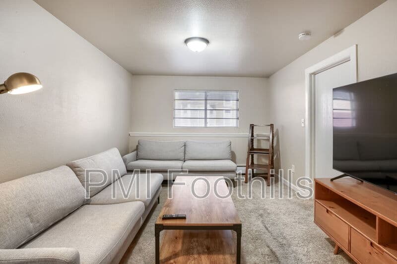 Lakewood Townhome: 5428 West 17th Avenue
