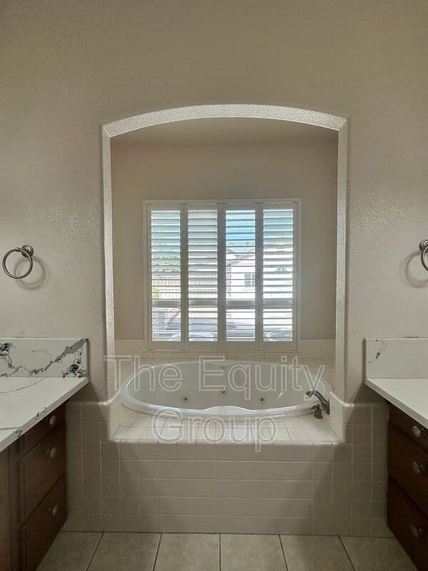 Visalia House: 239 North Preston St
