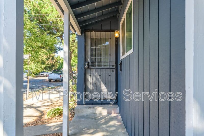 Sacramento House: 2431 33rd St.