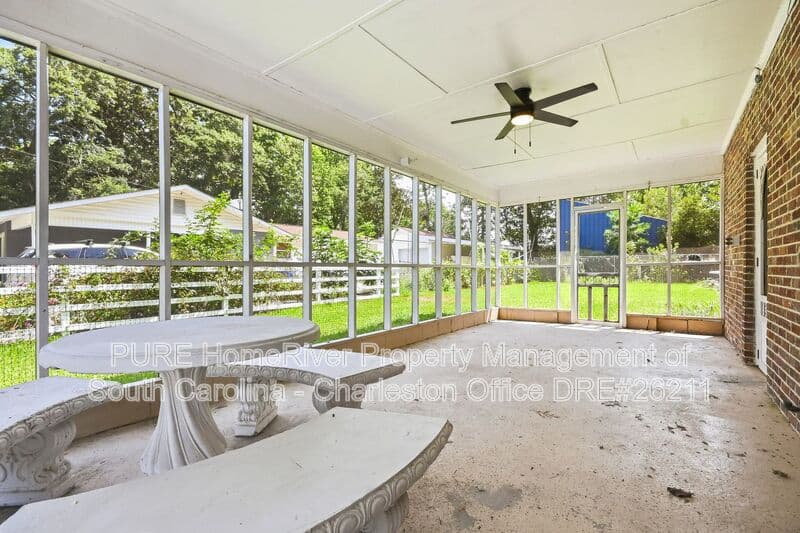 Charleston House: 628 Constant Dr