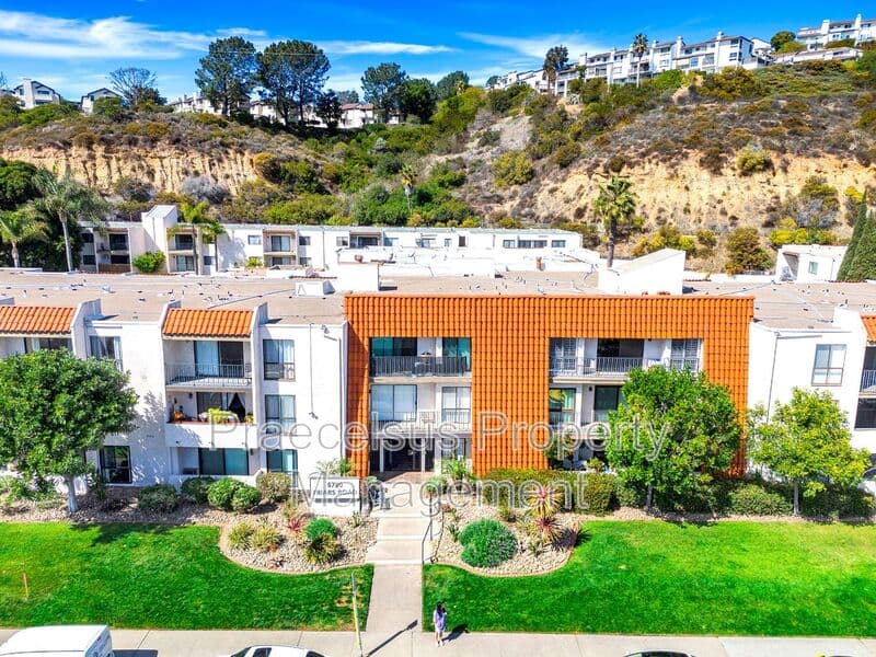 San Diego House: 6780 Friars Rd