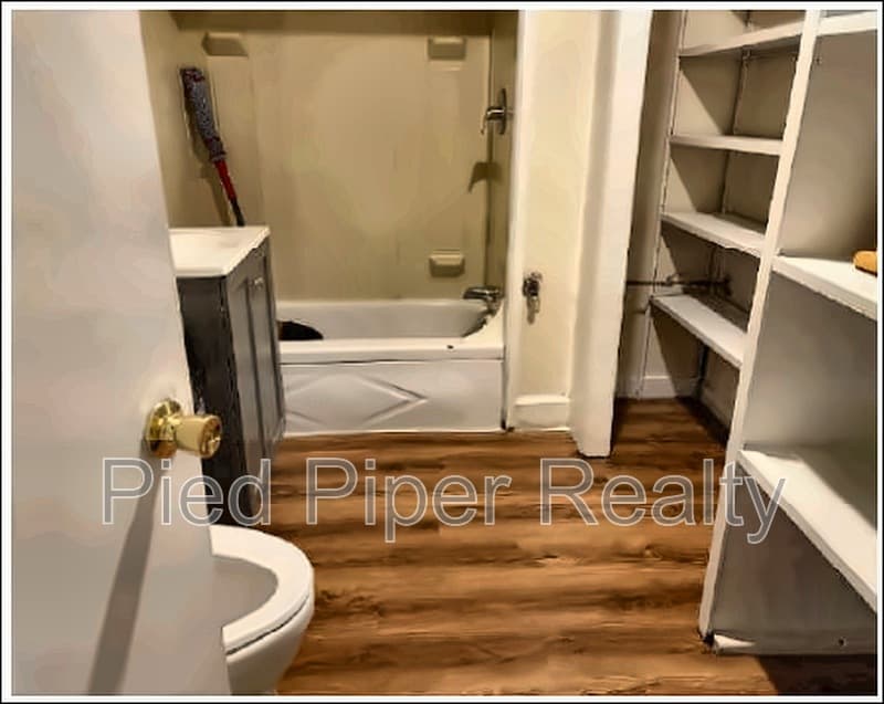 Freeport Condo: 411 1/2 S State Ave