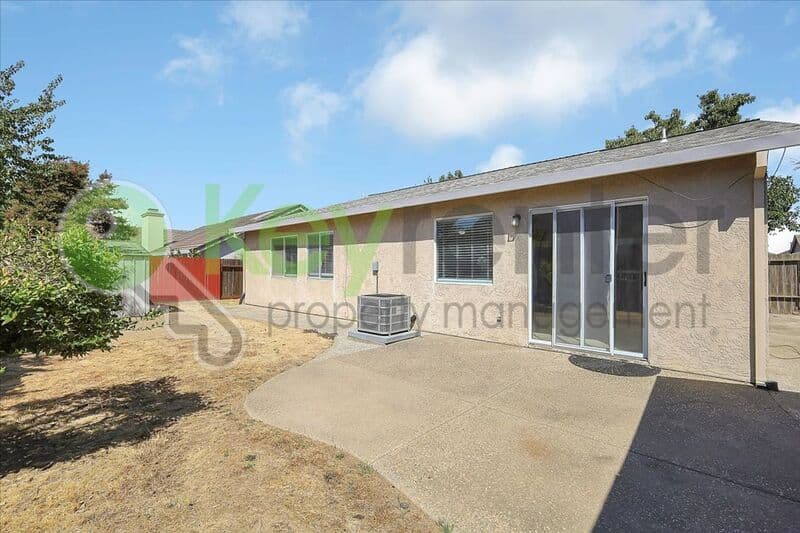 Antelope House: 8645 Meandering Way
