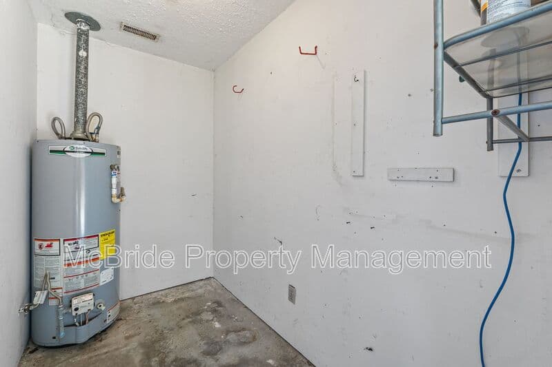 Augusta House: 4009 Royal Oaks Court
