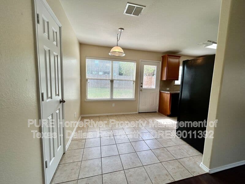 Haslet House: 809 San Miguel Trl
