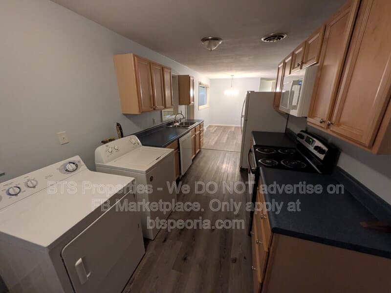 Peoria House: 2624 N Renwood Ave