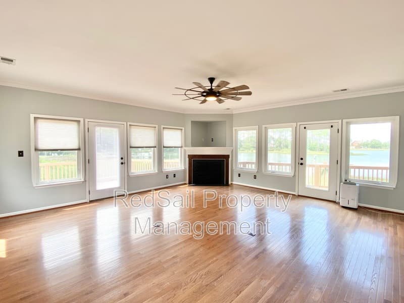 Poquoson House: 256R Hunts Neck Rd