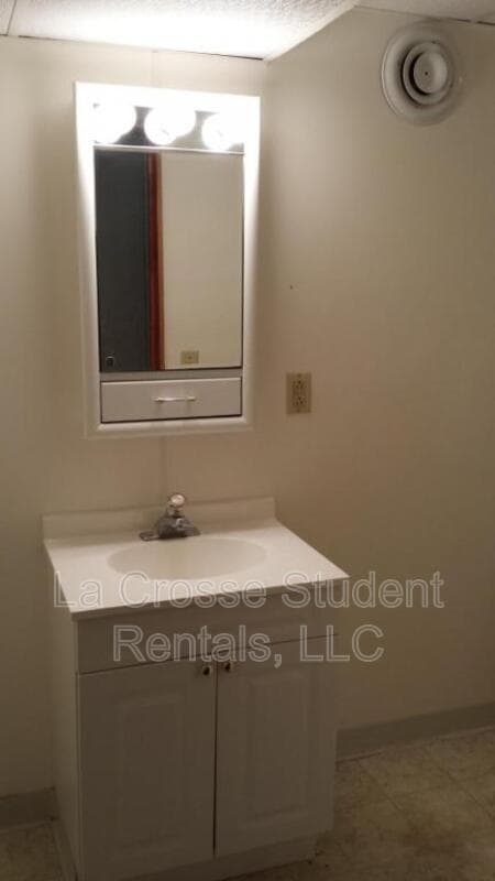 La Crosse House: 916 Vine Street