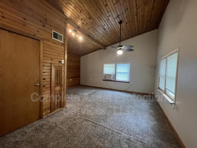 Portage House: 1432 Burns Drive