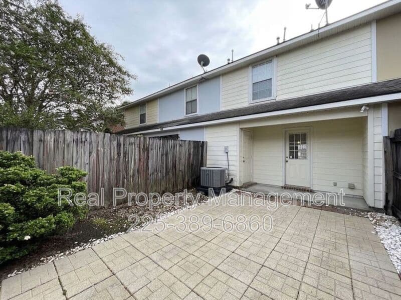 Walker Townhome: 13080 Burgess Ave.