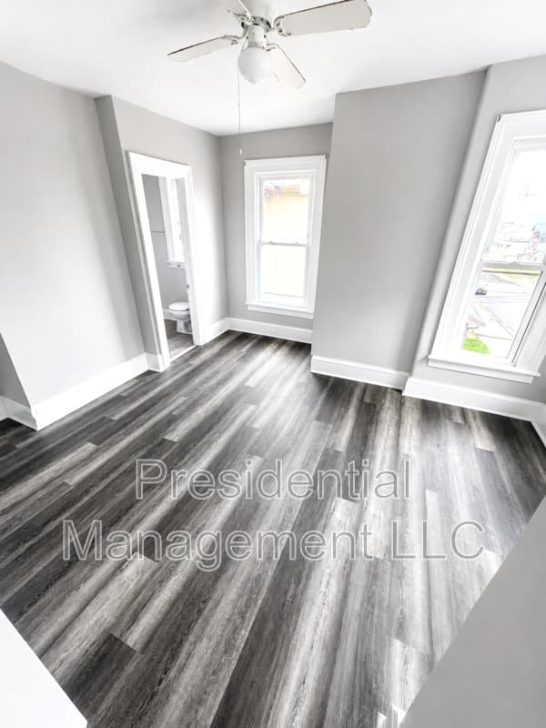 Waterbury Condo: 74 Holmes Ave