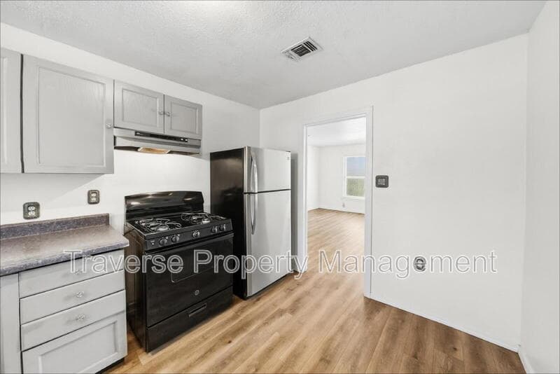 Haltom City House: 5025 Catalpa St