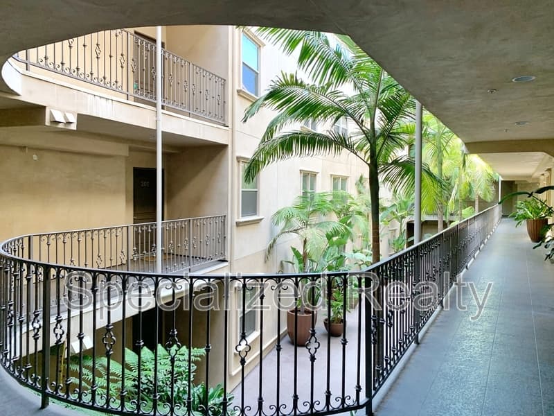 North Hollywood Condo: 10921 Whipple Street