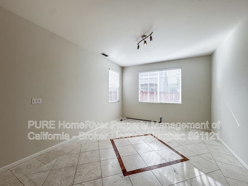 Sacramento House: 4900 Trouville Ln