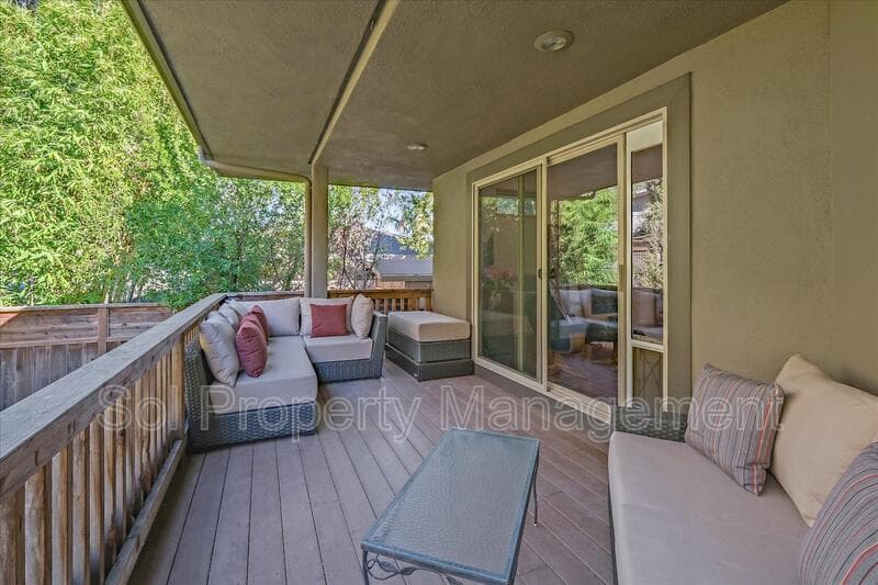 Santa Cruz House: 3370 Houts Drive