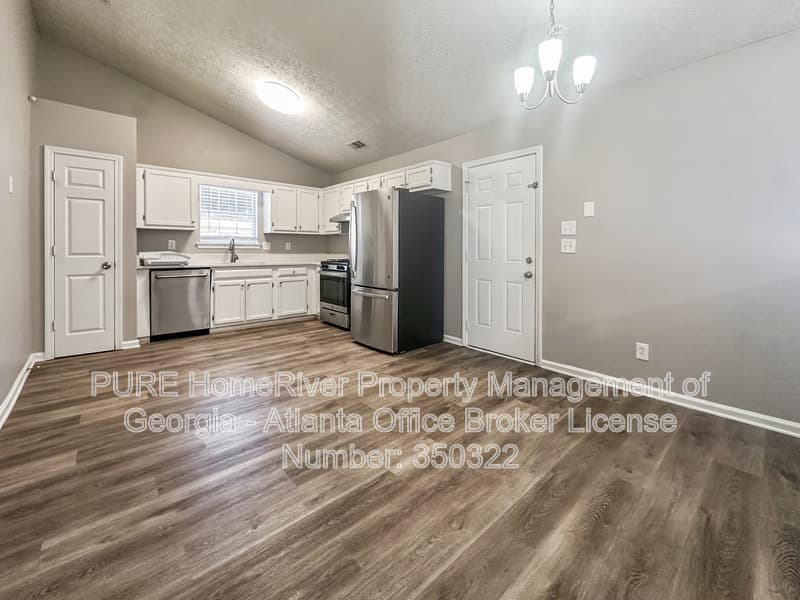 Fayetteville House: 151 Players Cir