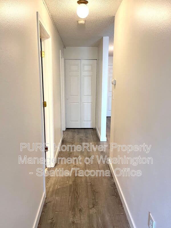 Seattle Condo: 3047 SW Avalon Way