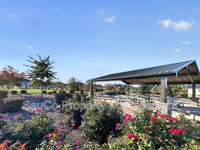 Hillsboro House: 8063 Southeast Reddington Street
