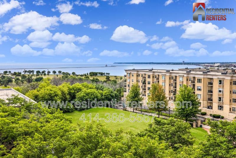 Milwaukee Condo: 1707 N Prospect Avenue