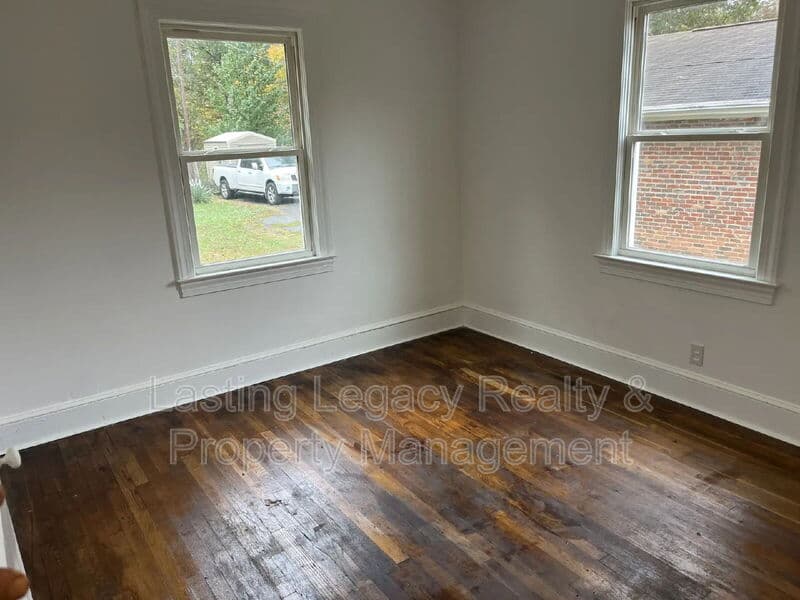 Winston Salem House: 3709 Prospect Dr