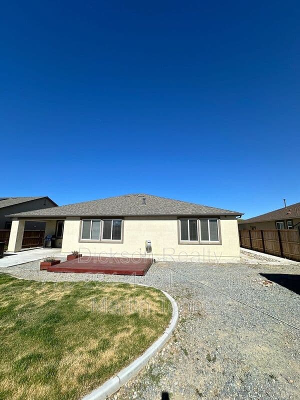 Sparks House: 816 Thacker Pass Dr