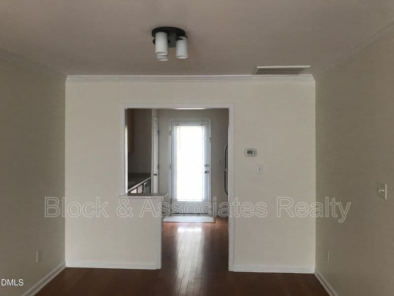 Raleigh House: 9807 Castain Drive