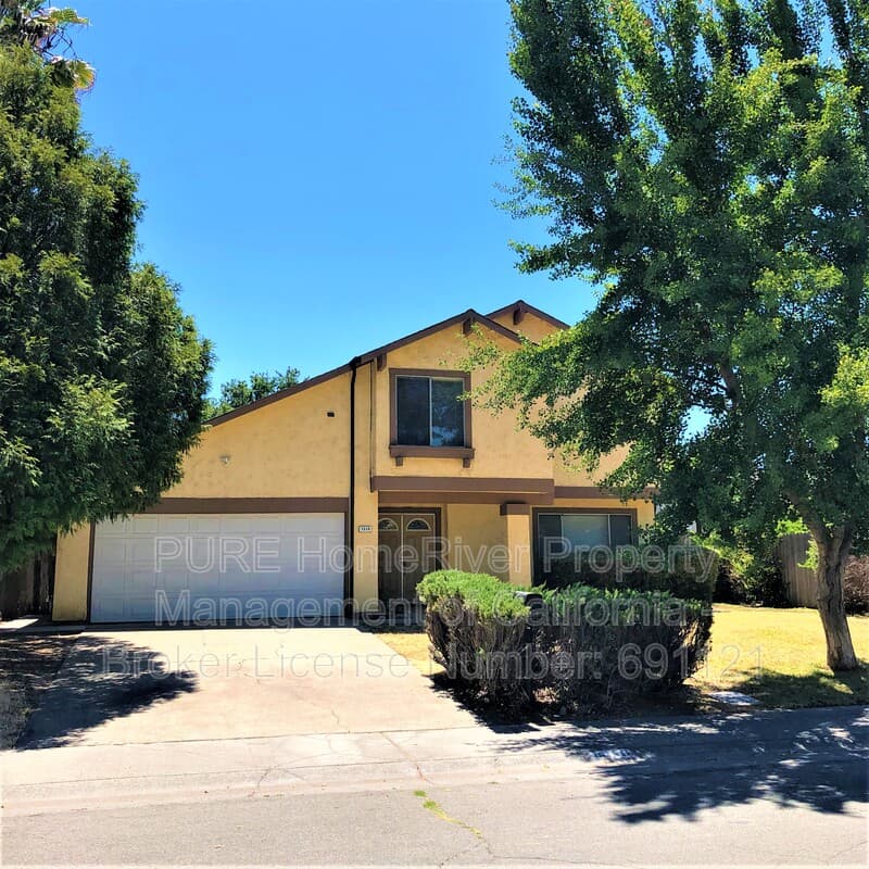 Sacramento House: 1510 Woodridge Oak Way