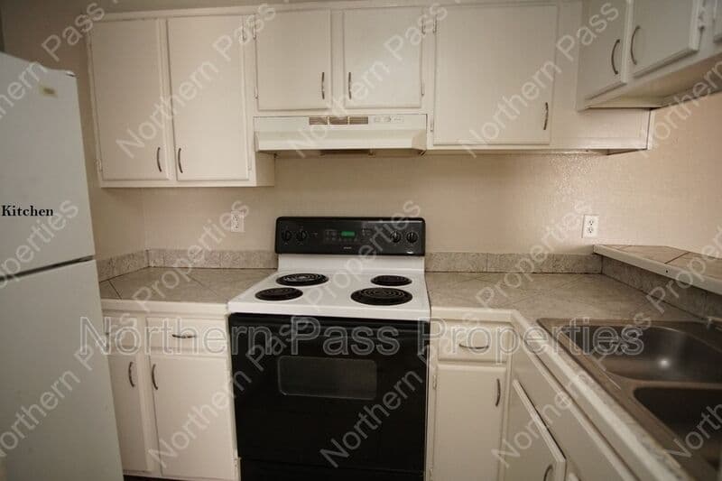 El Paso Condo: 4700 Maxwell Ave