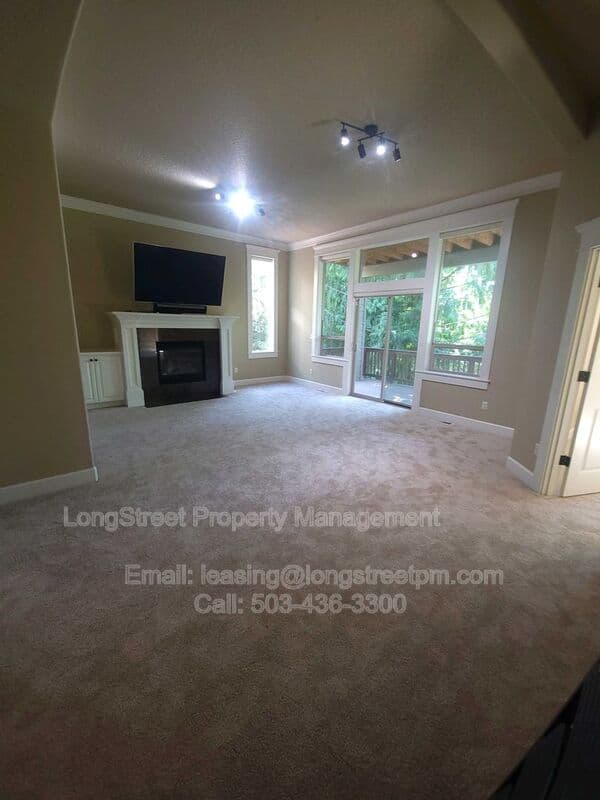 Portland House: 9739 NW Henry Ct