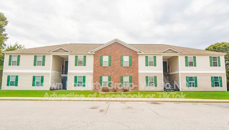 Fayetteville House: 3611-A Dornoch Dr