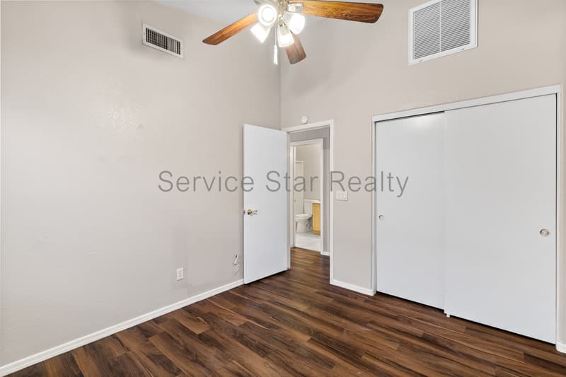 Phoenix House: 1318 E Saint John Rd