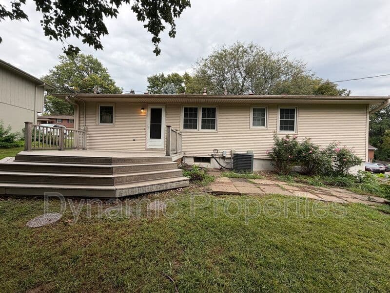 Omaha House: 1416 South 163rd Avenue