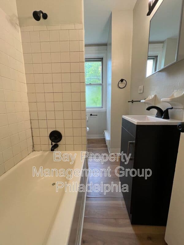 Collingdale House: 13 Kern St